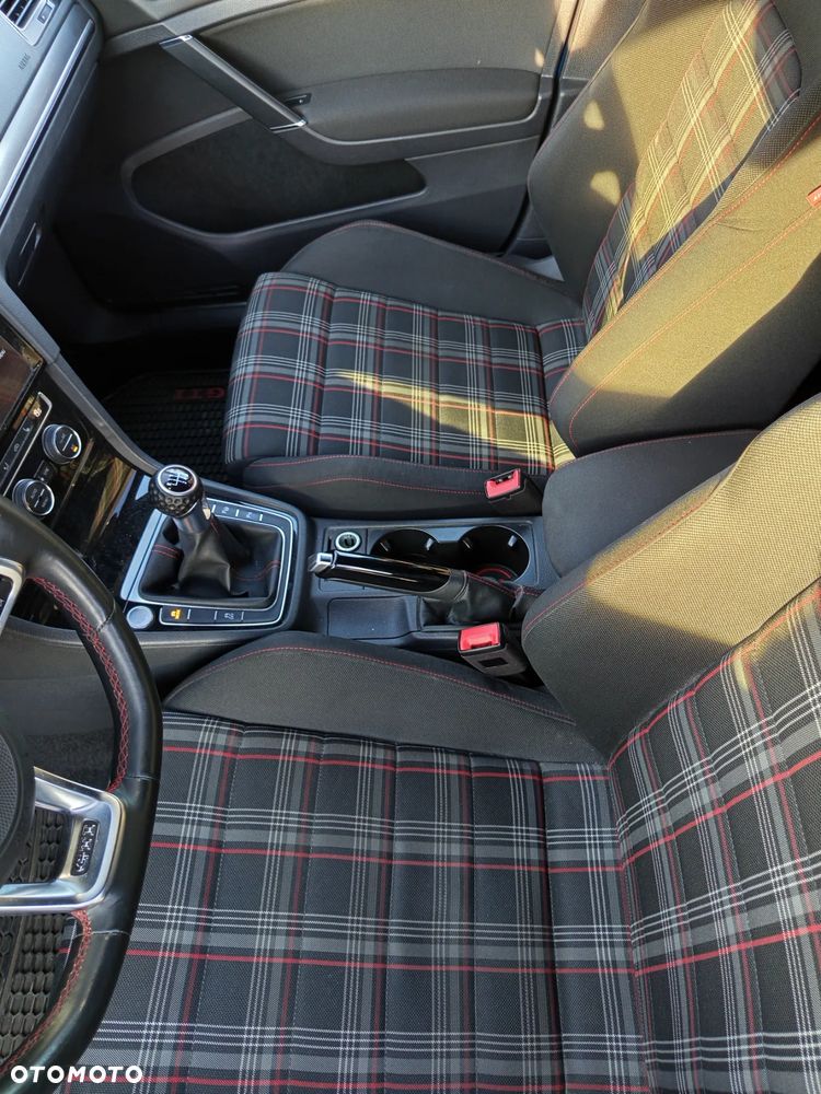 Volkswagen Golf 2.0 TSI OPF GTI - 16