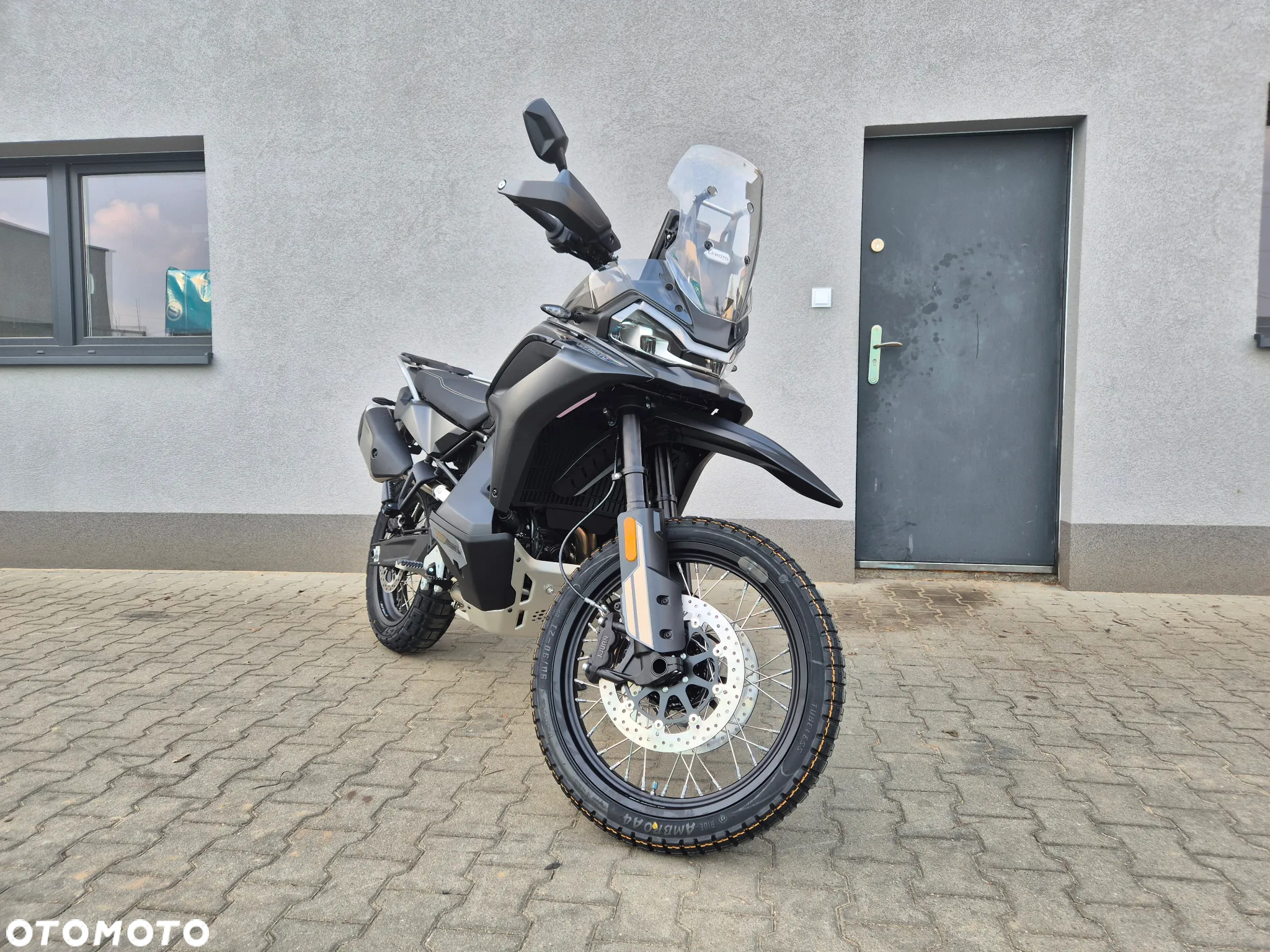 CFMoto MT - 8