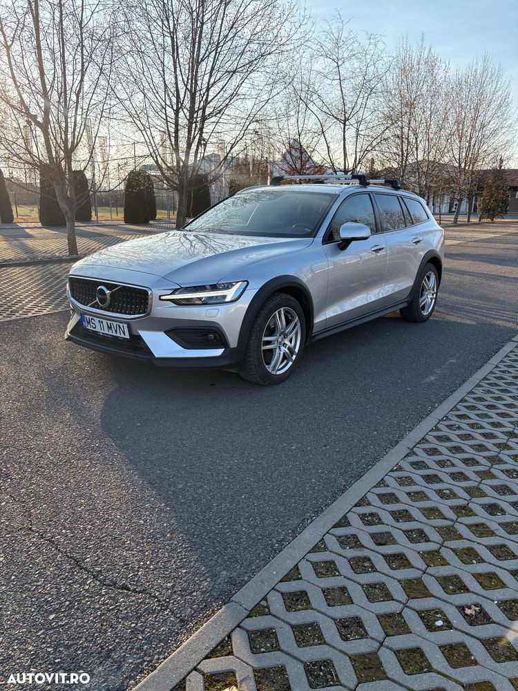 Volvo V60 D4 AWD Geartronic Momentum Pro - 1