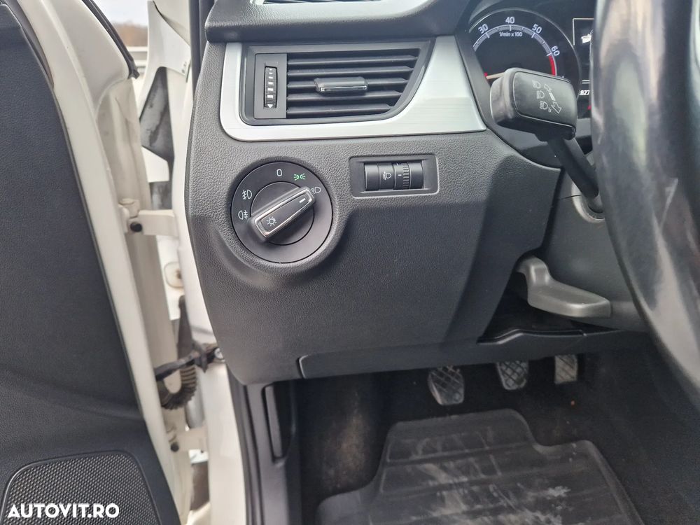 Skoda RAPID 1.0 TSI Active - 18