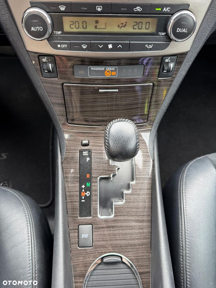 Toyota Avensis 2.0 Premium MS - 16