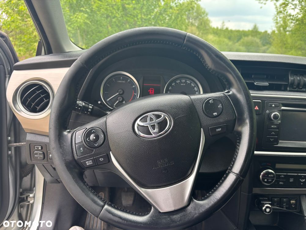 Toyota Auris 1.6 Premium Comfort - 9