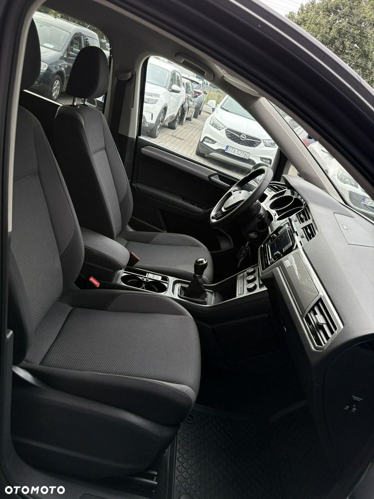 Volkswagen Touran - 18