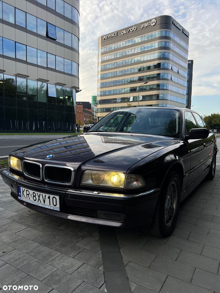 BMW Seria 7 735i - 1