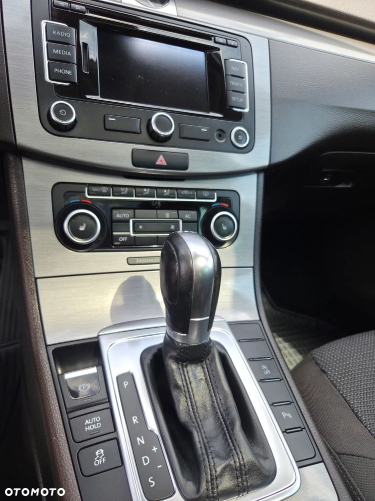 Volkswagen Passat 2.0 TDI Comfortline DSG - 6