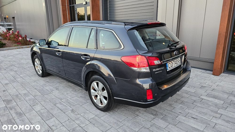 Subaru Outback 2010 photo 3