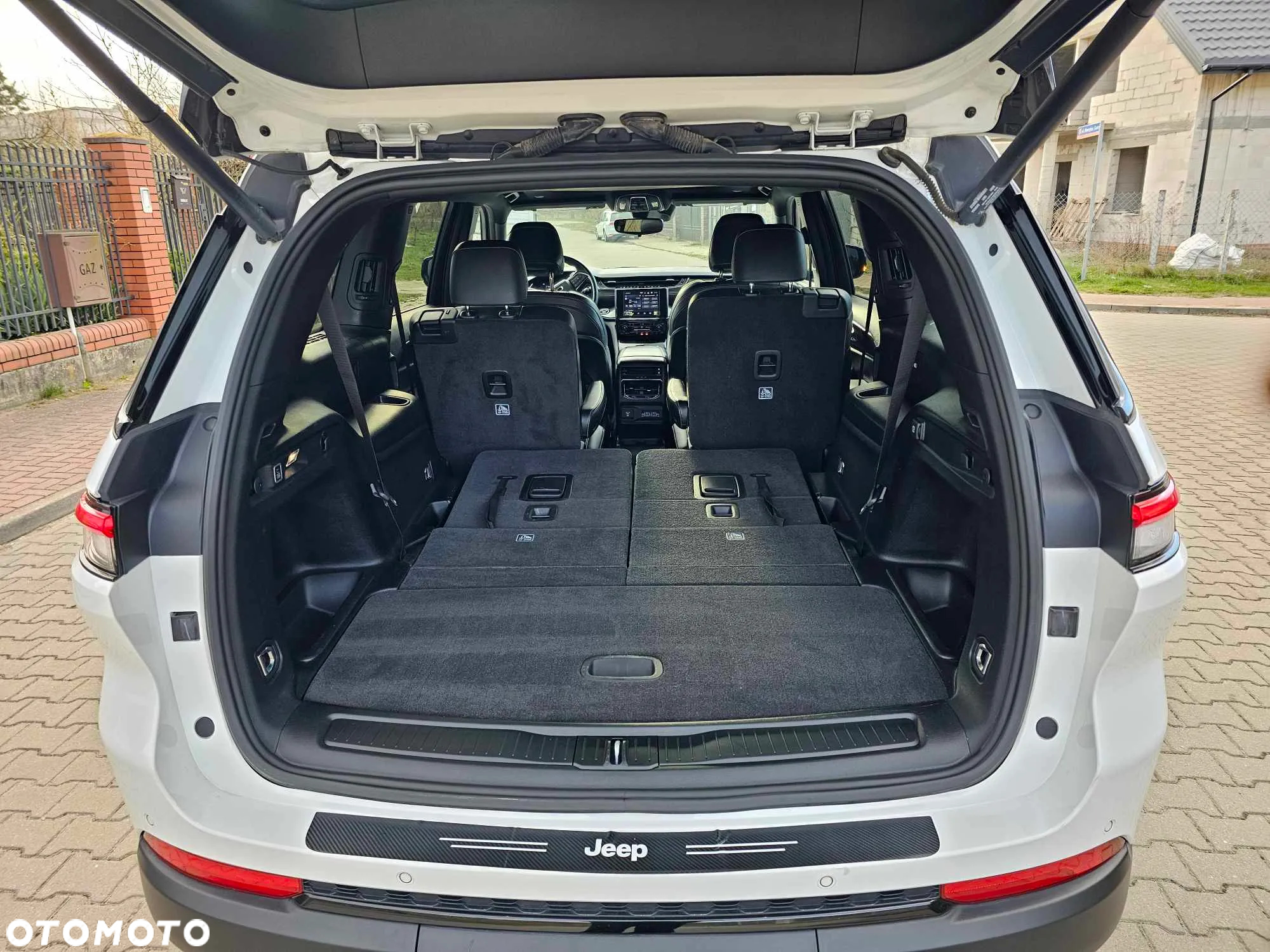 Jeep Grand Cherokee - 29