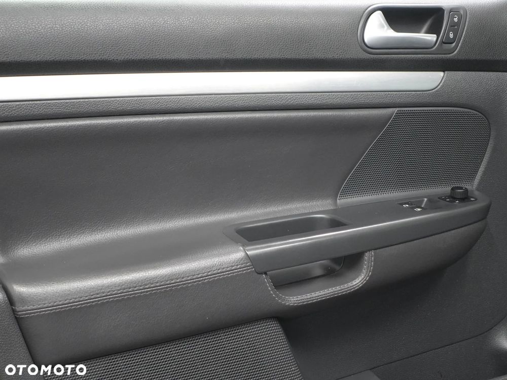 Volkswagen Golf - 18