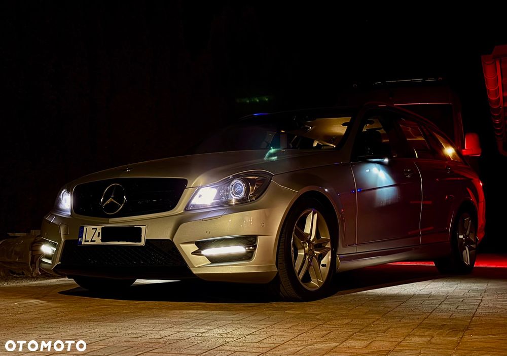 Mercedes-Benz Klasa C 250 CDI 4Matic 7G-TRONIC Avantgarde Edition - 32