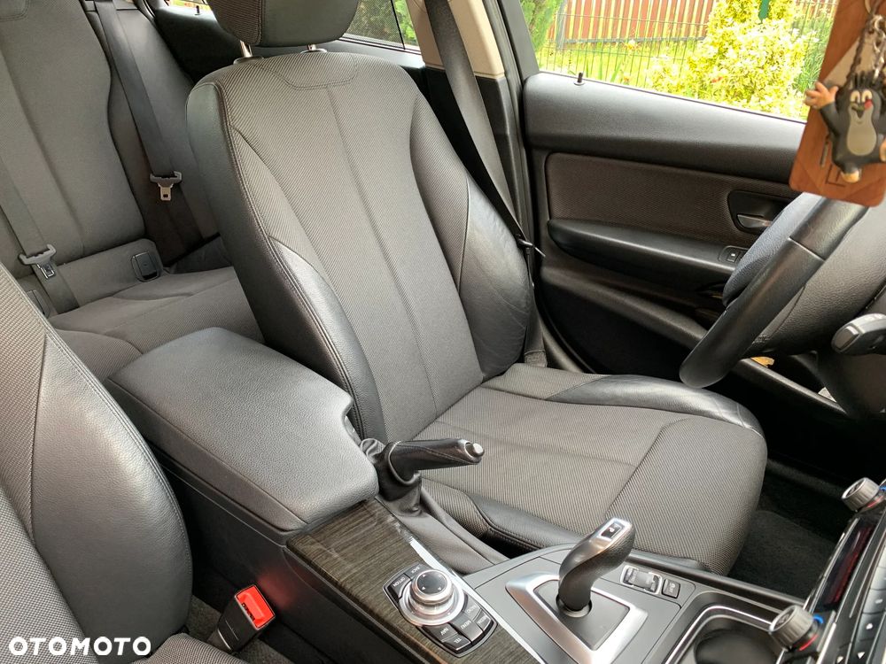 BMW Seria 3 318d Luxury Line - 22