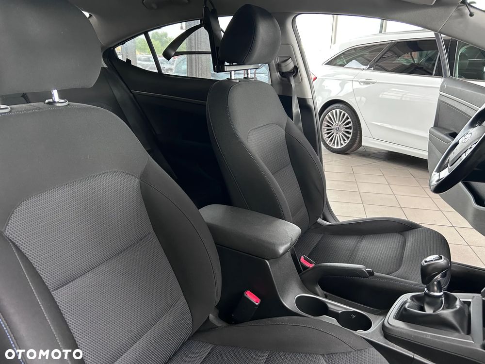 Hyundai Elantra 1.6 Classic Plus - 12