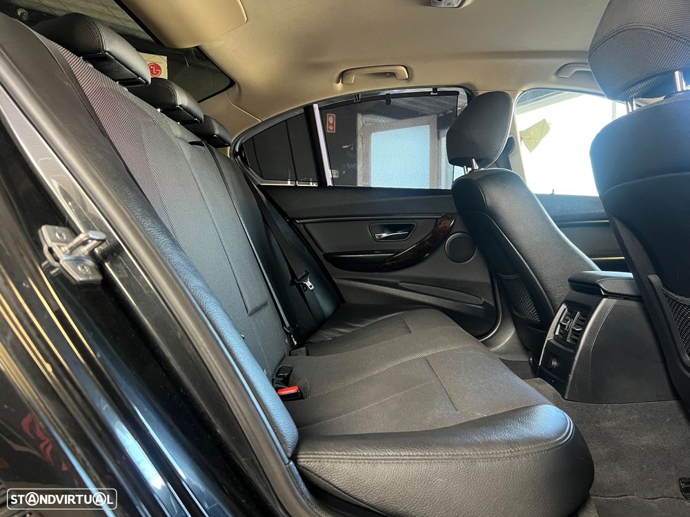 BMW 320 d Auto Line Luxury - 14