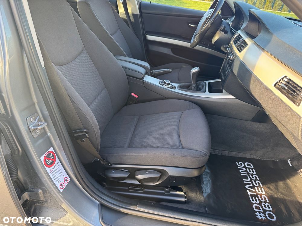 BMW Seria 3 316d - 29