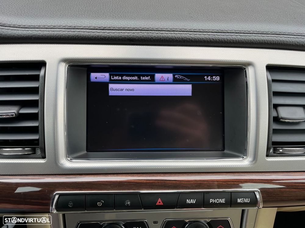 Jaguar XF 2.2 D Luxury - 43