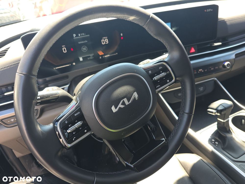 Kia Carnival - 8