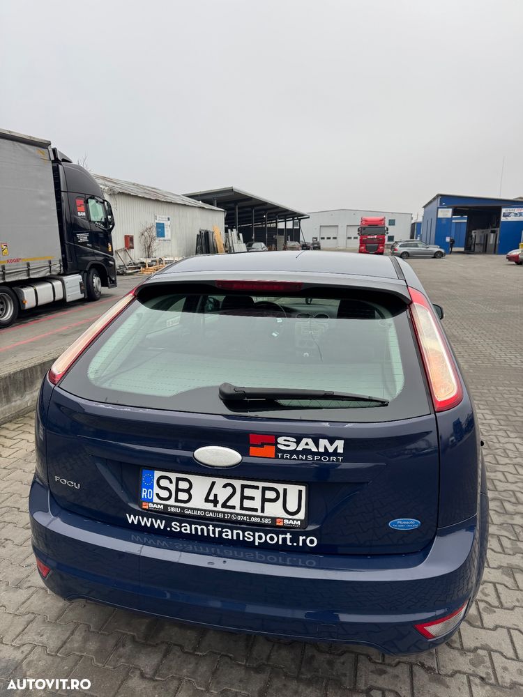 Ford Focus 1.4i Ambiente - 3