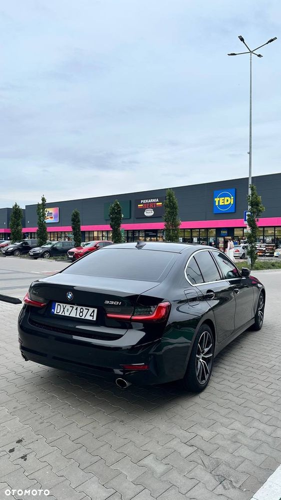 BMW Seria 3 330i xDrive Luxury Line sport - 12