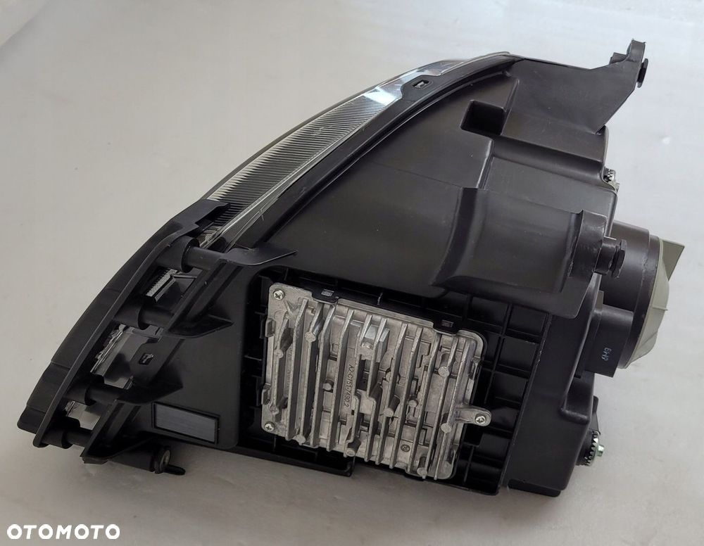 LAMPA PRAWA PRZÓD PRZEDNIA LEVC TX VN5 - 6