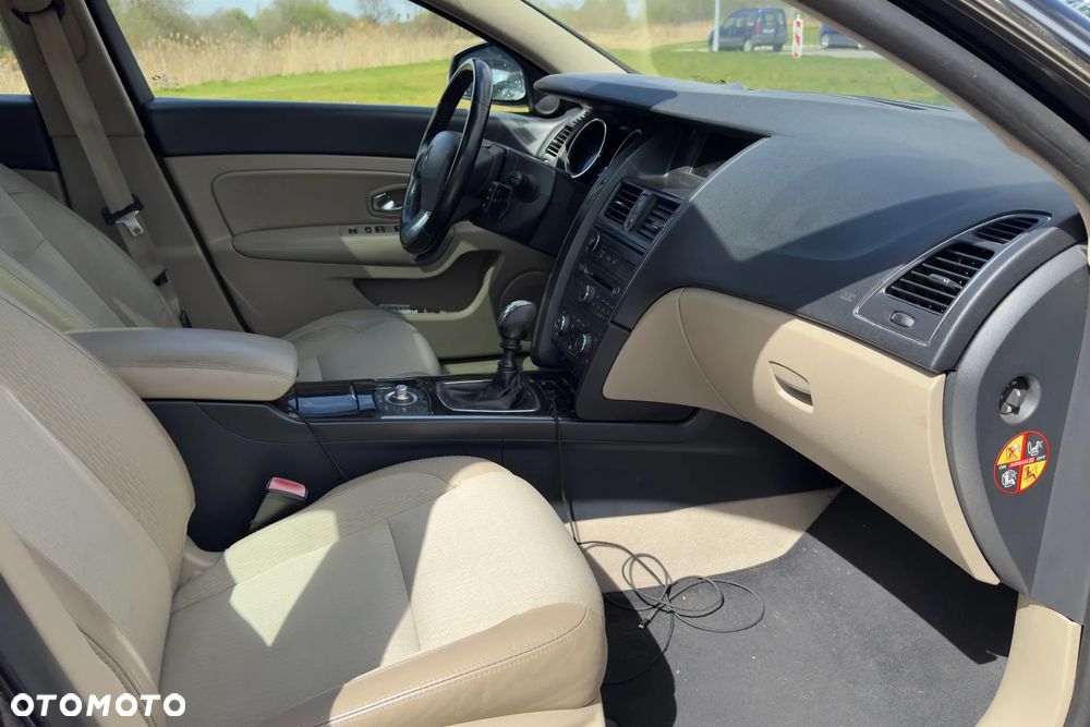 Renault Latitude 2.0 Privilege Etanol - 10