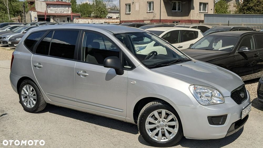 Kia Carens - 7