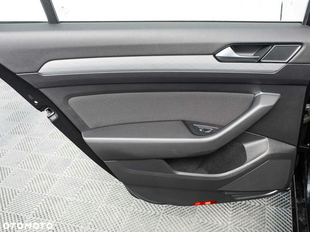 Volkswagen Passat - 26