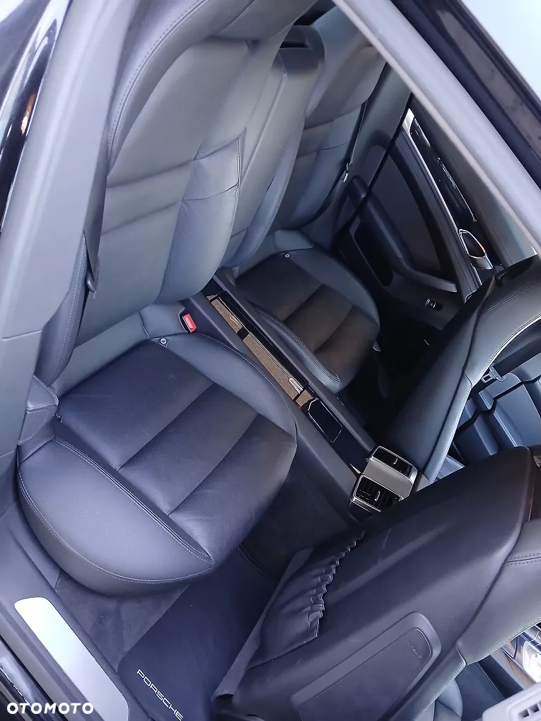 Porsche Panamera - 21