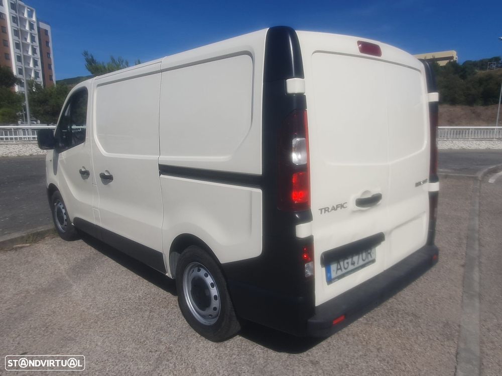 Renault Trafic 2.0 dCi 120cv - 2 Portas Laterais - 4