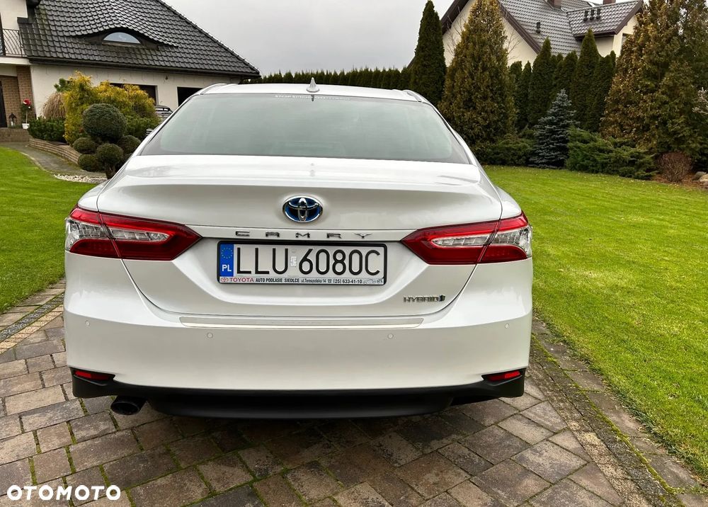 Toyota Camry - 4