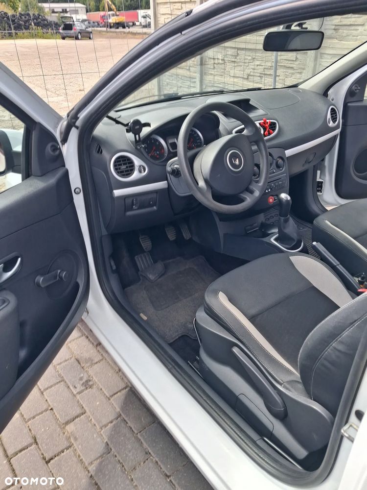 Renault Clio 1.2 16V Exception - 10