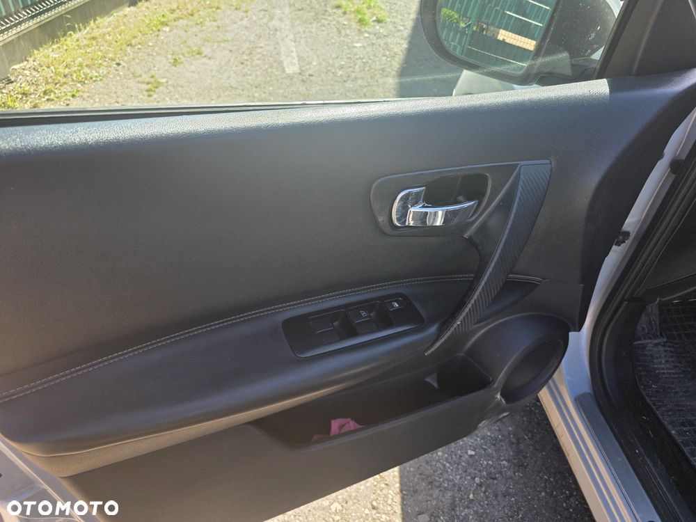 Nissan Qashqai 2.0 dCi 4 x 4 DPF tekna - 16