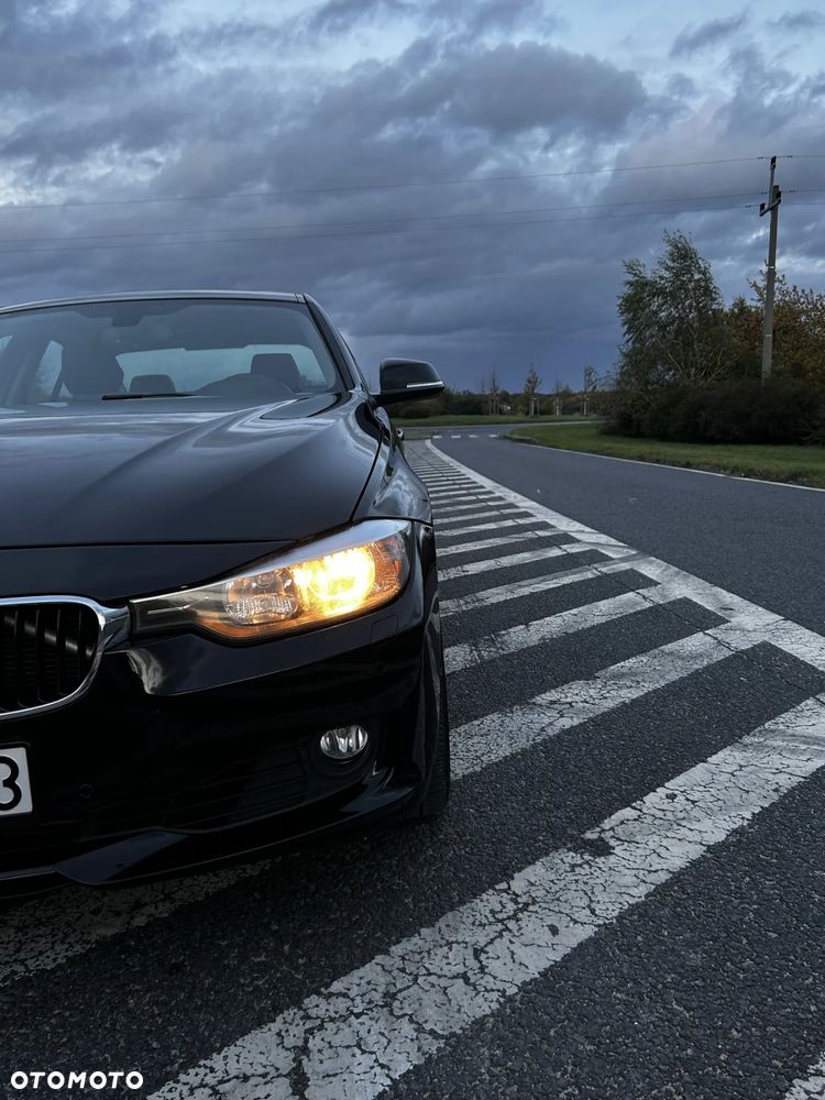 BMW Seria 3 328i xDrive Luxury Line - 31