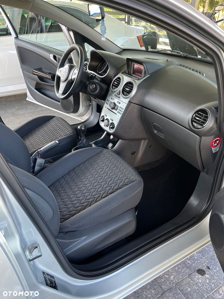 Opel Corsa 1.2 16V Cosmo - 8