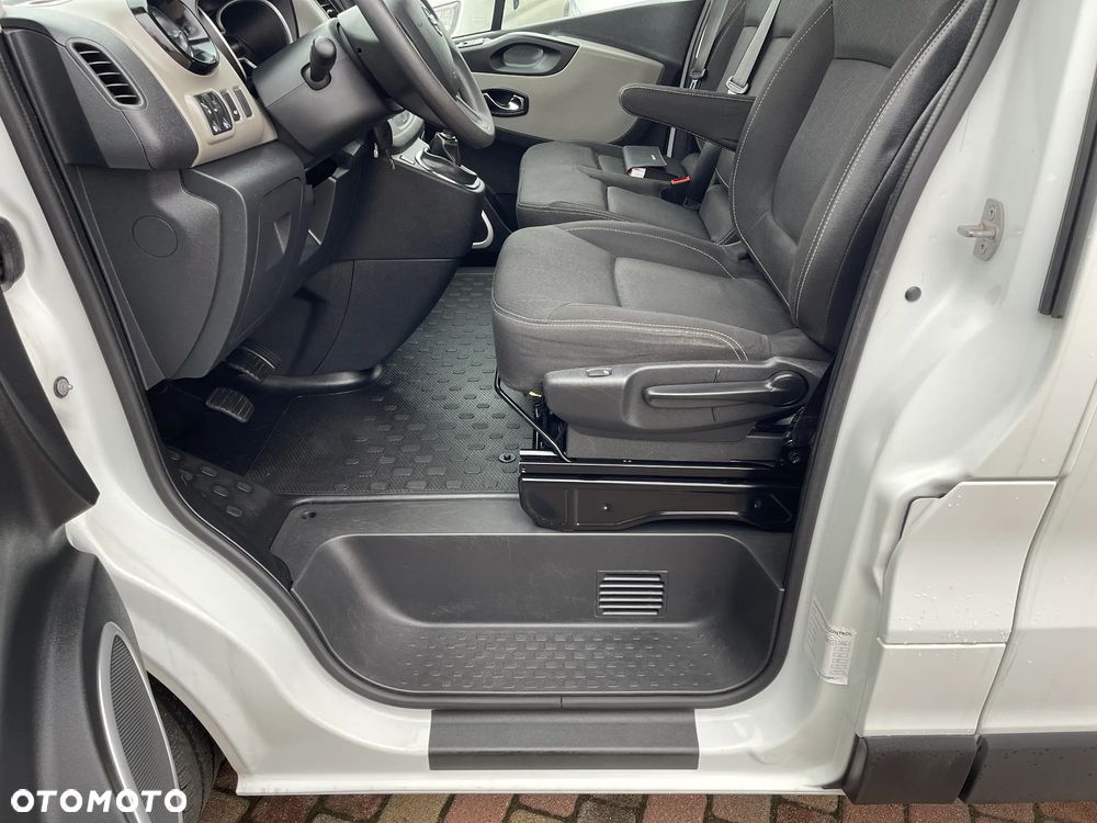 Nissan Trafic Vivaro 9-OSOBOWY - 18