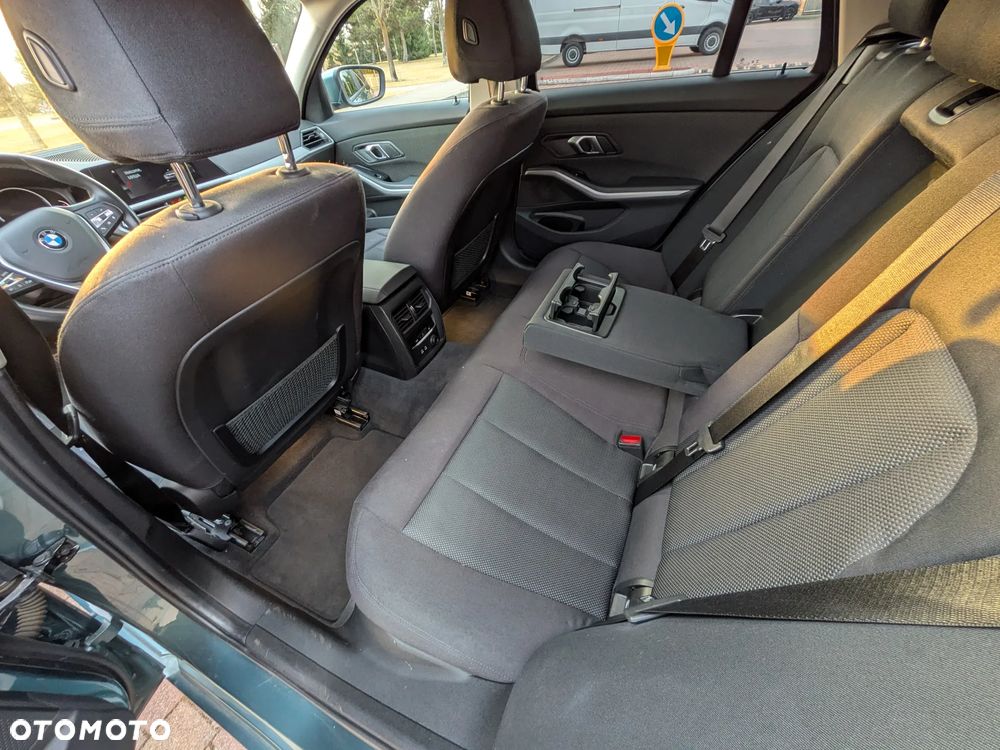BMW Seria 3 318d - 17