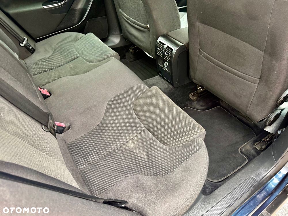 Volkswagen Passat - 12