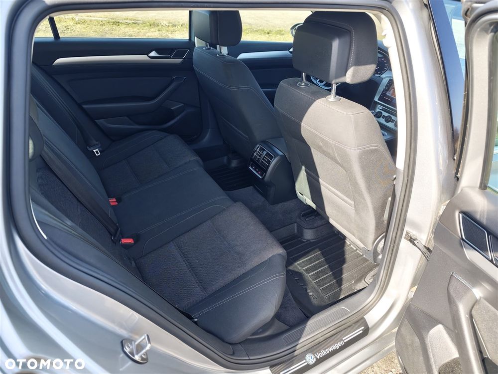 Volkswagen Passat - 35