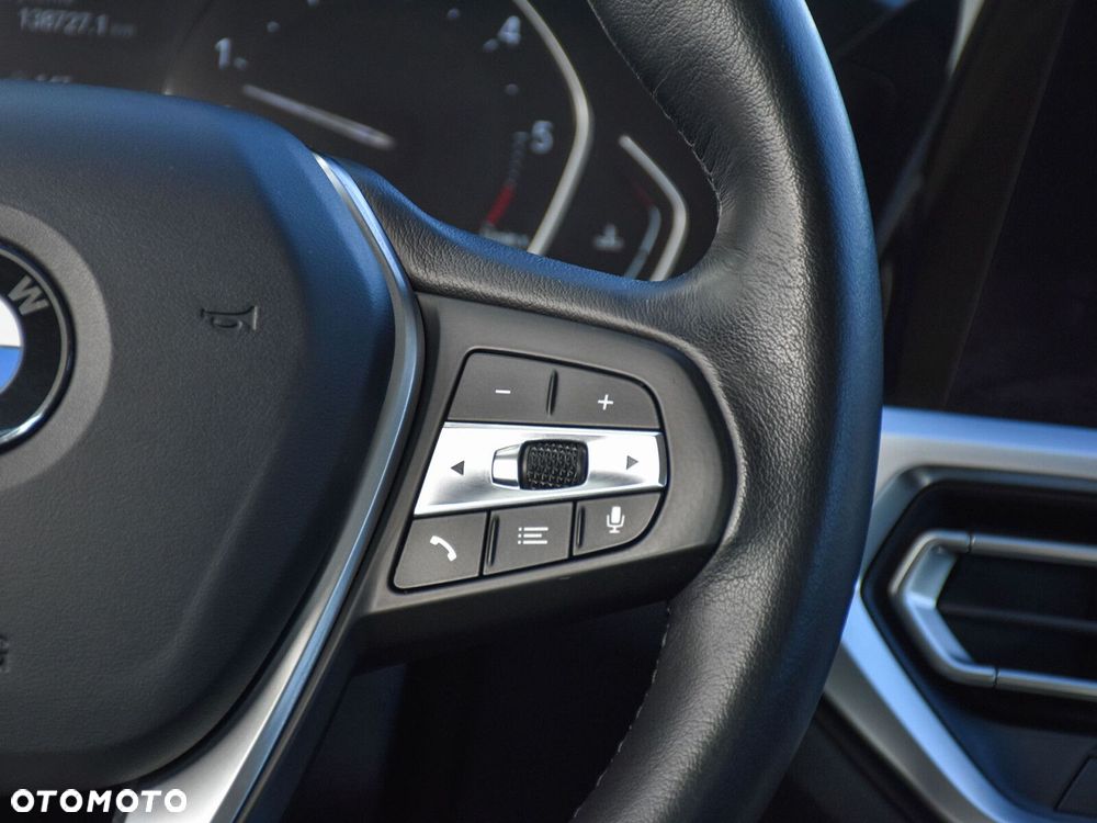 BMW Seria 3 318d Sport Line - 32