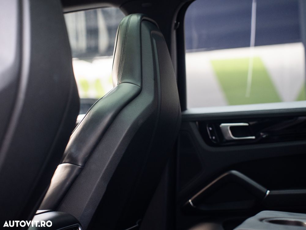 Porsche Cayenne - 33