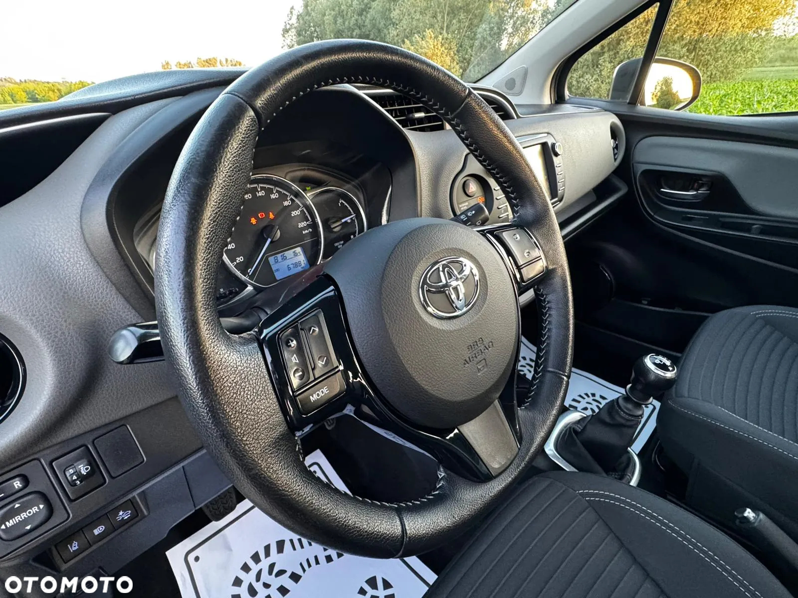 Toyota Yaris - 10