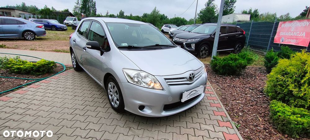Toyota Auris 1.4 D-4D Terra - 10