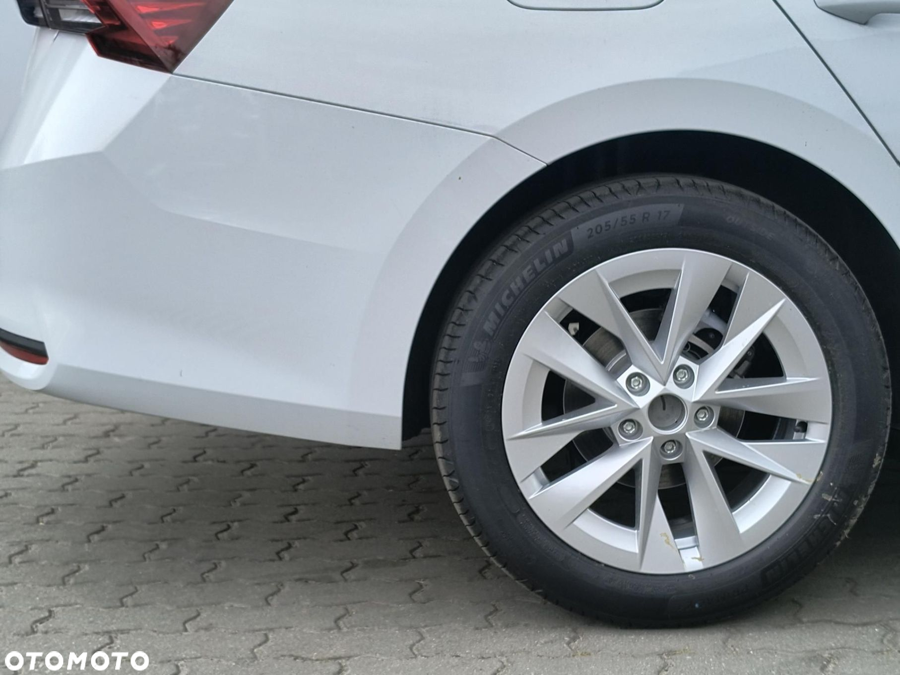 Skoda Octavia 2.0 TDI Edition 130 Selection DSG - 9