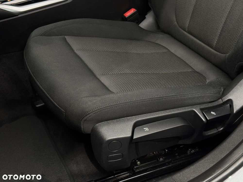BMW Seria 3 318i - 13