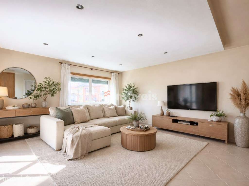 Apartamento T2 c/ 2 Varandas, Sótão e Garagem - Entroncamento - Grande imagem: 3/38