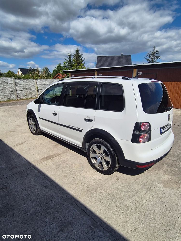 Volkswagen Touran 1.4 TSI Cross DSG - 7
