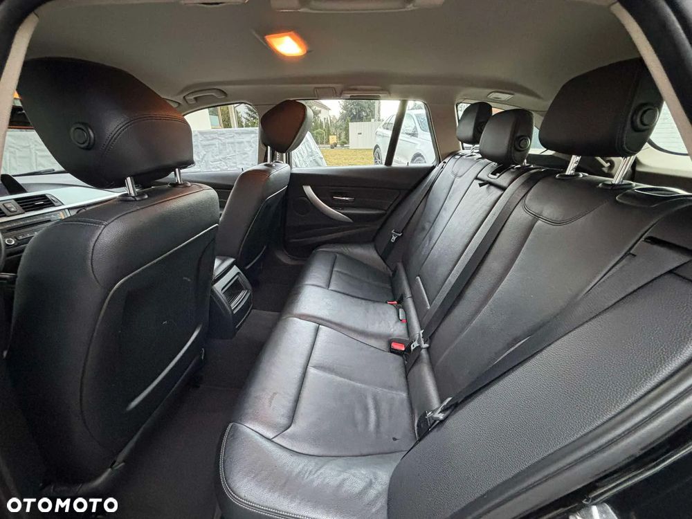 BMW Seria 3 318d DPF Touring Edition Sport - 31