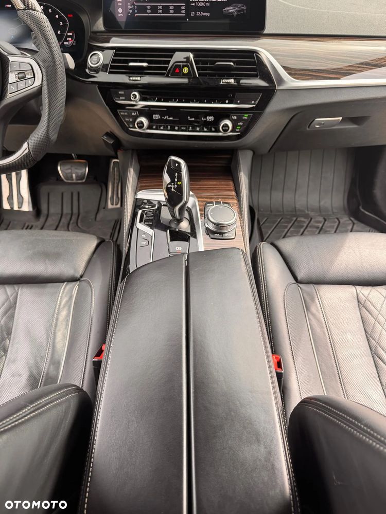 BMW Seria 5 540i xDrive Sport Line - 16