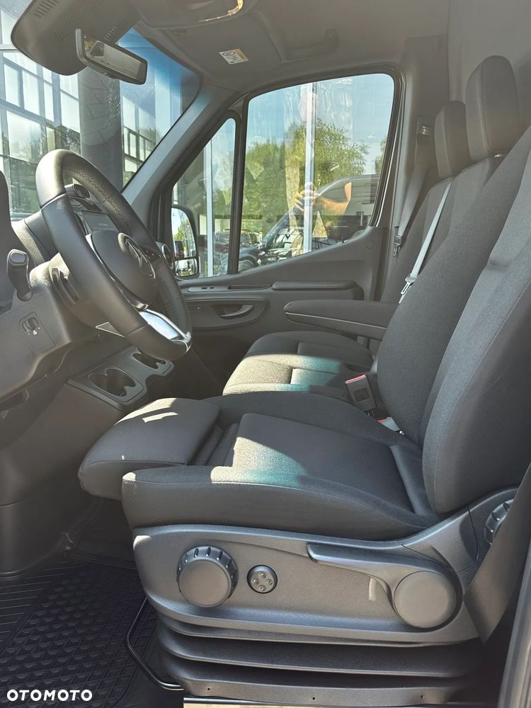 Mercedes-Benz Sprinter - 15