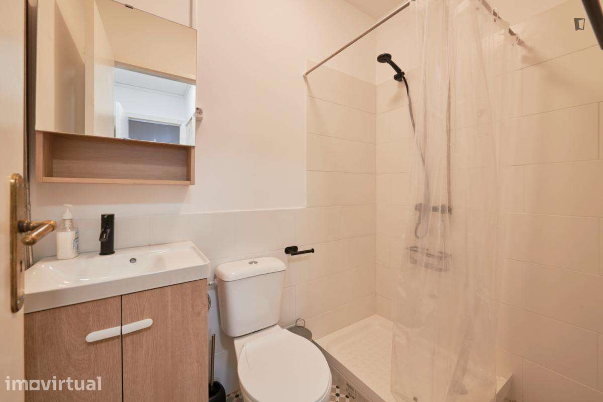 Quarto - localizado em São Sebastião Lisbon - Grande imagem: 2/26