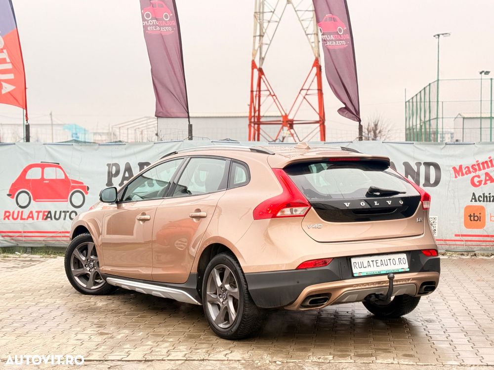 Volvo V40 Cross Country D3 Momentum - 4