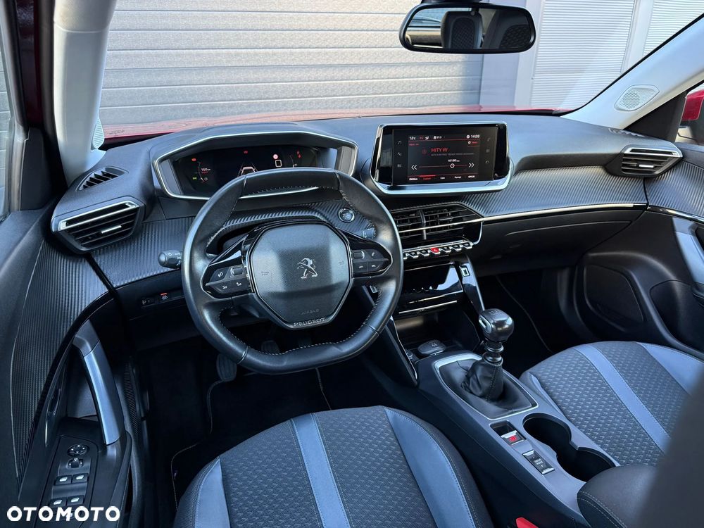 Peugeot 2008 1.2 Pure Tech Allure S&S - 16